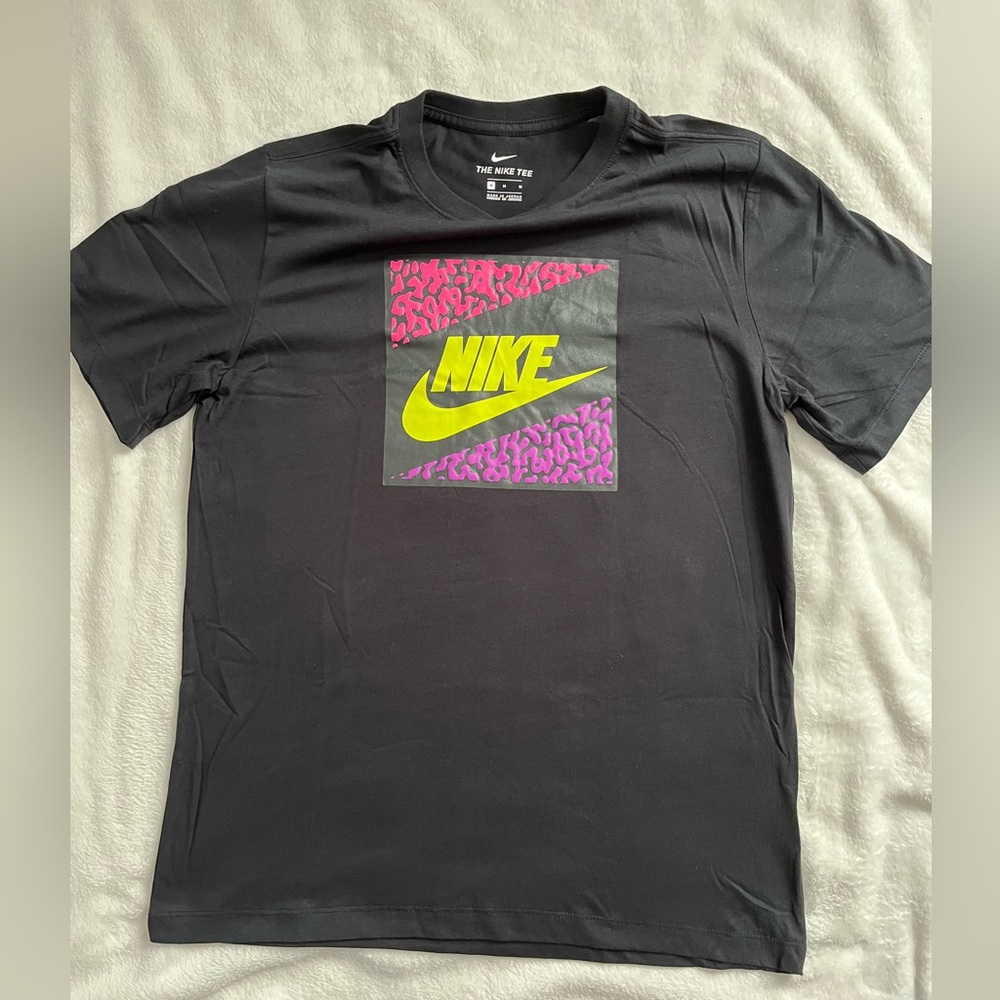 The Nike Tee men’s graphic t-shirt